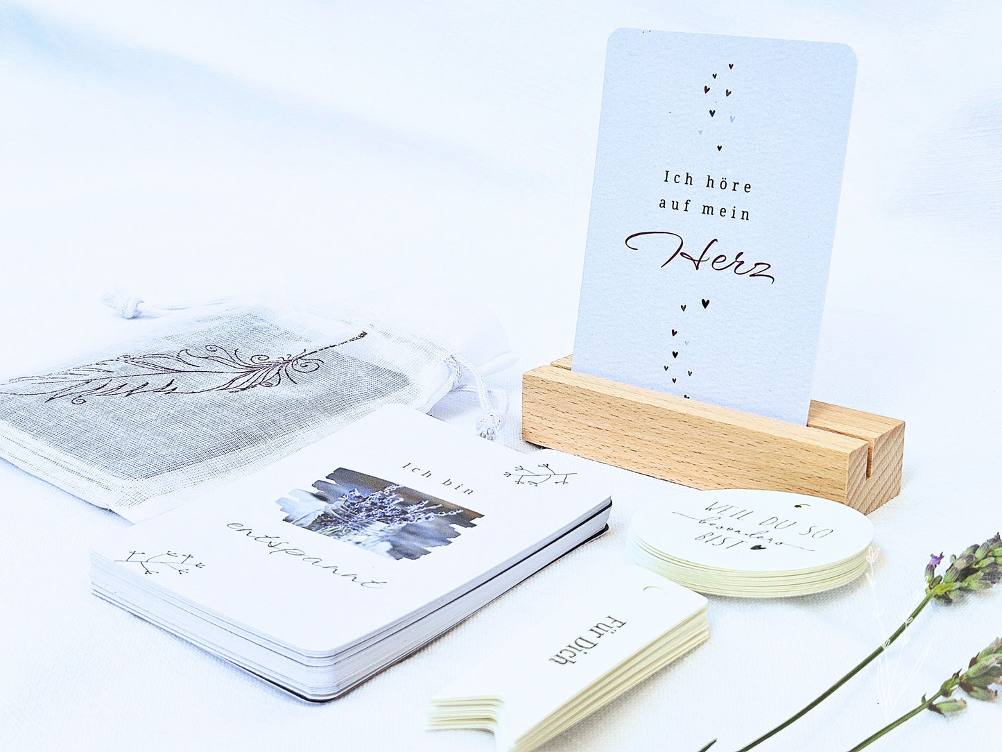 Feminine Affirmationskarten Erwachsene | Set 24 MotiveSet 24 Motive für Achtsamkeit, Selbstsicherheit, optional mit Beutel, Aufsteller | Mutmachkarten